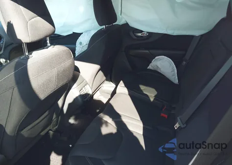 2016 Jeep Cherokee Latitude z USA, uszkodzony, nr VIN 1C4PJMCB0GW193600